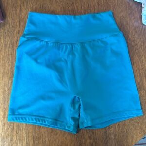 NWT Ptula 4” Taylor shorts in Ocean